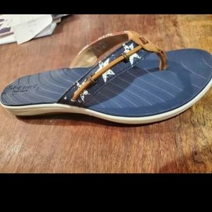 Sperry flip flops